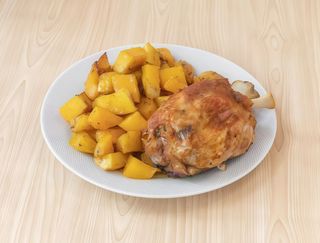 Codillo con patatas fritas caseras (1 ración)