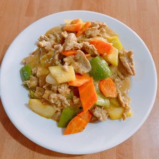 73. Cerdo con Salsa Curry