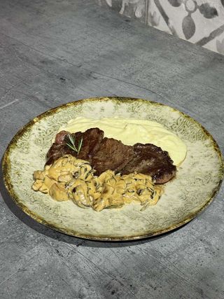 Medalione din vita cu piureu