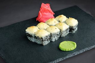 Запечений рол з лососем (230г)