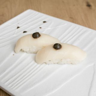 3. Nigiri Pez Mantequilla Con Trufa (2 Uds.)