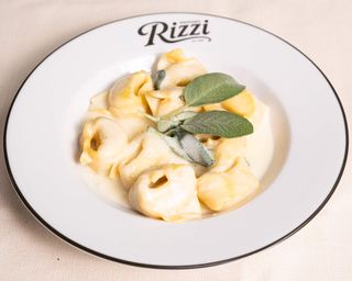 Tortelloni di ricotta con burro e salvia
