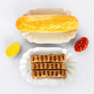 Тройка кебапчета и сос + салата Снежанка