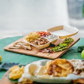 Giros mix u porciji sa svinjskim i pilećim mesom