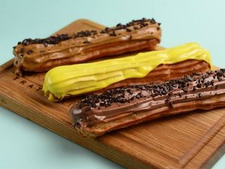 Еклер з кремом (70g)