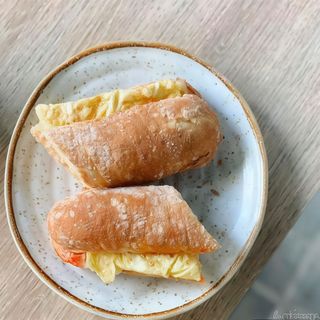 pincho de tortilla + café