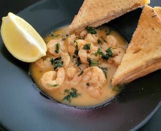 CREVETI IN SOS DE VIN,UNT SI USTUROI