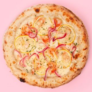 Піца з креветками і лимоном