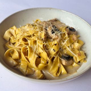 С курицей и грибами (350г)