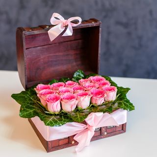 Lădiță Medie cu Trandafiri Roz