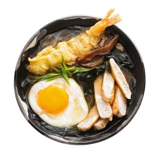 Суп удон з куркою та креветкою