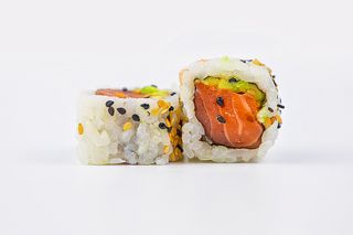 92. Uramaki salmon