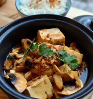 Tofu De Setas Y Salsa