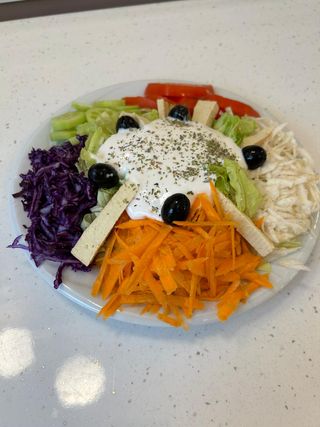 Salată mediteraneană