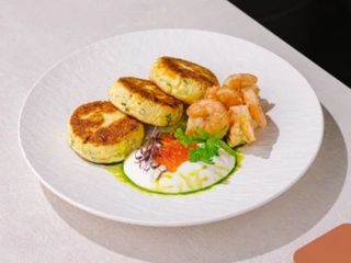 Brânzoaice sărate cu creveți, icre roșii, smântână