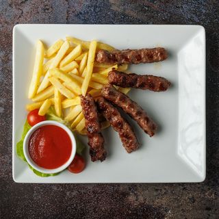 5 ćevapa sa pomfritom