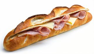 Panino con prosciutto cotto e formaggio