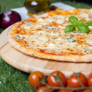 PIZZA CUATRO QUESOS (26 Cm.)