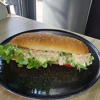 Sendvič sa ruskom salatom