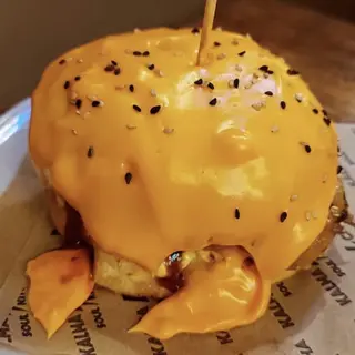 Burger De Angus Guinness Beer Con Extra Cheddar