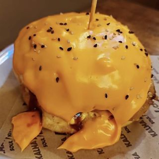 Burger De Angus Guinness Beer Con Extra Cheddar