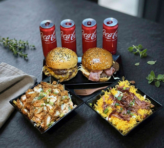 Combo 4 persoane | Chicken Parmesan Fries | Bacon Smashed Burger | Ame