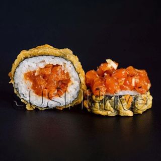 Futomaki  z tatarem z łososia w tempurze  6szt