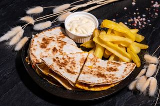 Quesadilla cu cartofi prajiti