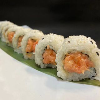 Uramaki spicy sake
