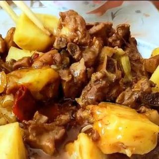 Pato Frito con Piña 