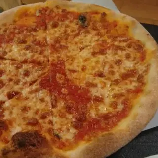 Pizza tres quesos (30 cm.)