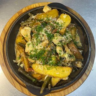 КАРТОПЛЯ ПО СЕЛЯНСЬКІ З ТЕЛЯТИНОЮ 