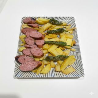Chorizo criollo con patatas y pimientos