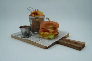 Dublu cheeseburger