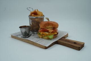 Dublu cheeseburger