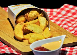 Cartofi wedges prajiti