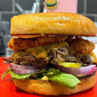 Big Boss burger + mali hrskavi pekarski krompir + Coca-Cola