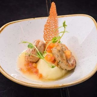 Соковиті котлети з індички на картопляному пюре під соусом шампань