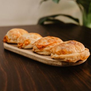 Empanada De Atún Con Tomate