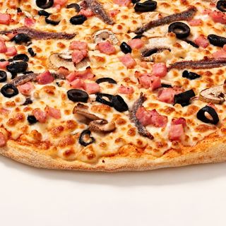 Pizza 4 Estaciones Medio Metro