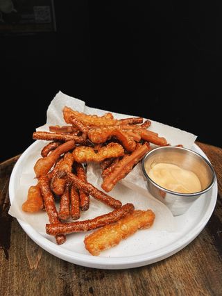 Косичка та кабаноси фрі