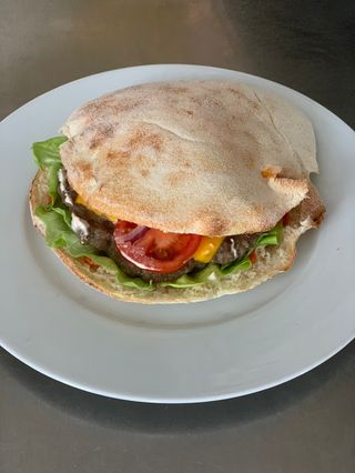 Pljeskavica cu carne de vita