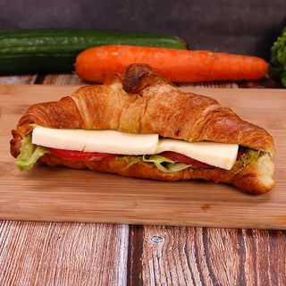 Сандвич кроасан Капрезе