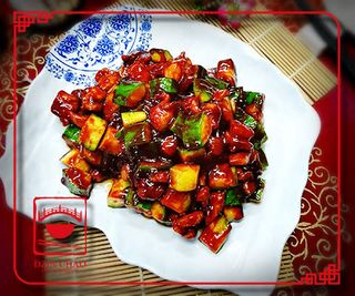 D6 მოთუშული ქათმის ხორცი პეკინურ საწებელში