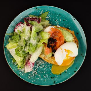 Авокадо тост з лососем