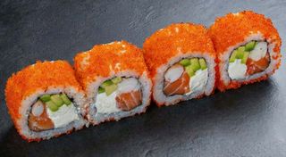 Роял-рол каліфорнія з лососем та креветкою 1/2