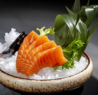 Sashimi de salmón (6 pzs.)