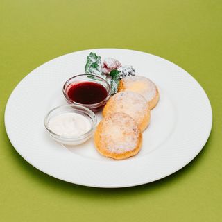 Сырники со сметаной