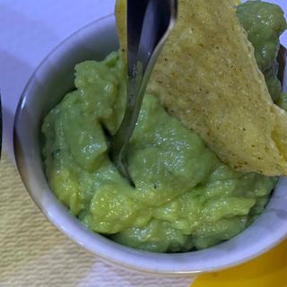 Guacamole con chips