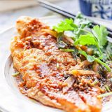 А5 Панирана бяла риба и лютиво зеле по китайски